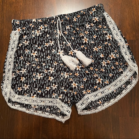 Maze Collection Pants - Maze Collection Shorts. Size Small.
